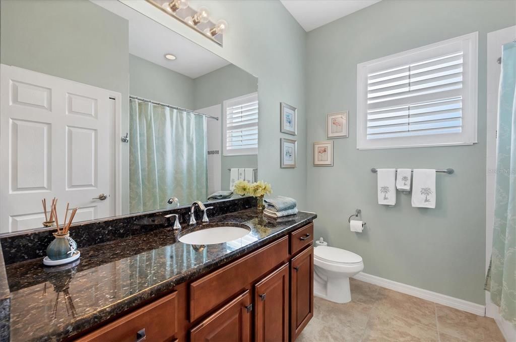 合同活跃: $745,000 (3 贝兹, 2 浴室, 2485 平方英尺)