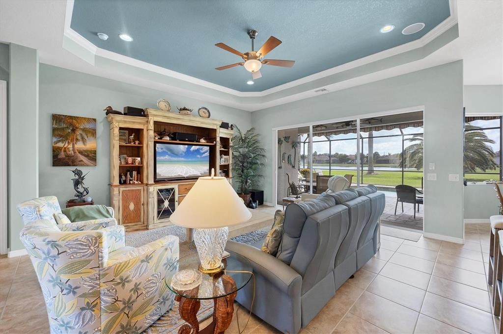 合同活跃: $745,000 (3 贝兹, 2 浴室, 2485 平方英尺)