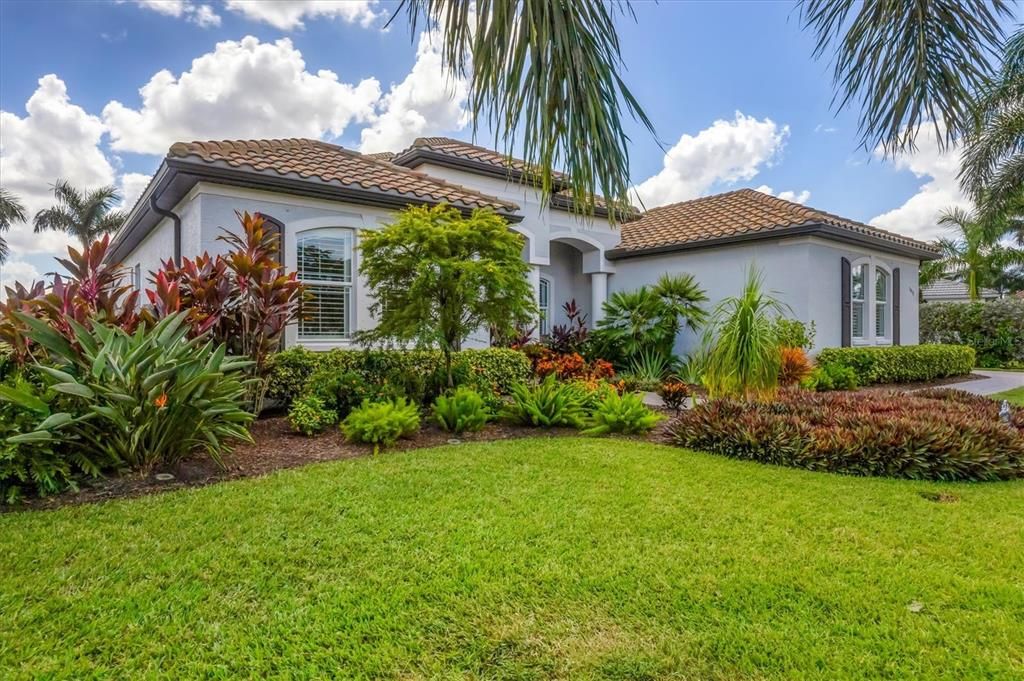 合同活跃: $745,000 (3 贝兹, 2 浴室, 2485 平方英尺)