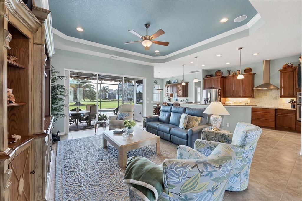 合同活跃: $745,000 (3 贝兹, 2 浴室, 2485 平方英尺)