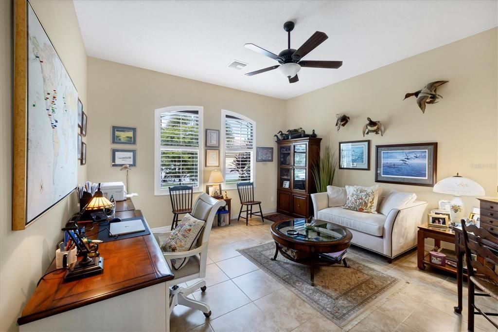 合同活跃: $745,000 (3 贝兹, 2 浴室, 2485 平方英尺)