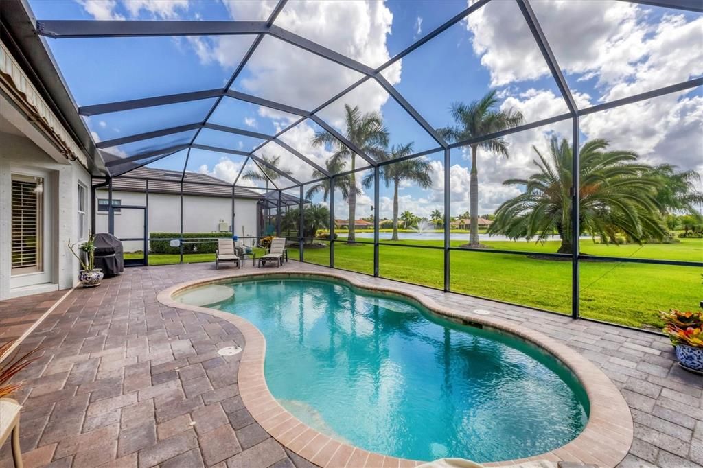 合同活跃: $745,000 (3 贝兹, 2 浴室, 2485 平方英尺)