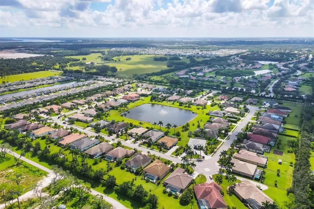 合同活跃: $745,000 (3 贝兹, 2 浴室, 2485 平方英尺)