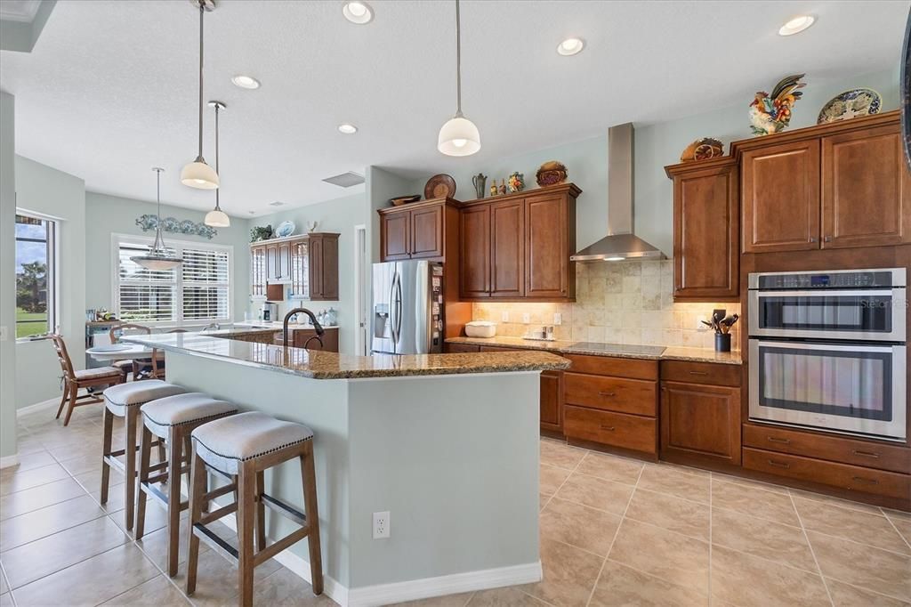 合同活跃: $745,000 (3 贝兹, 2 浴室, 2485 平方英尺)