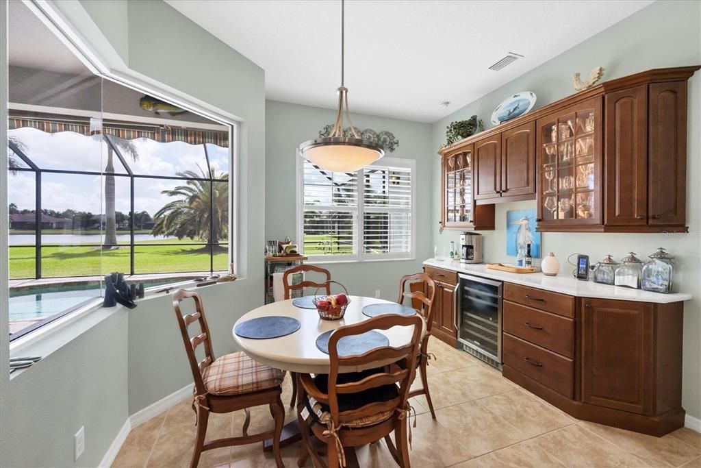 合同活跃: $745,000 (3 贝兹, 2 浴室, 2485 平方英尺)