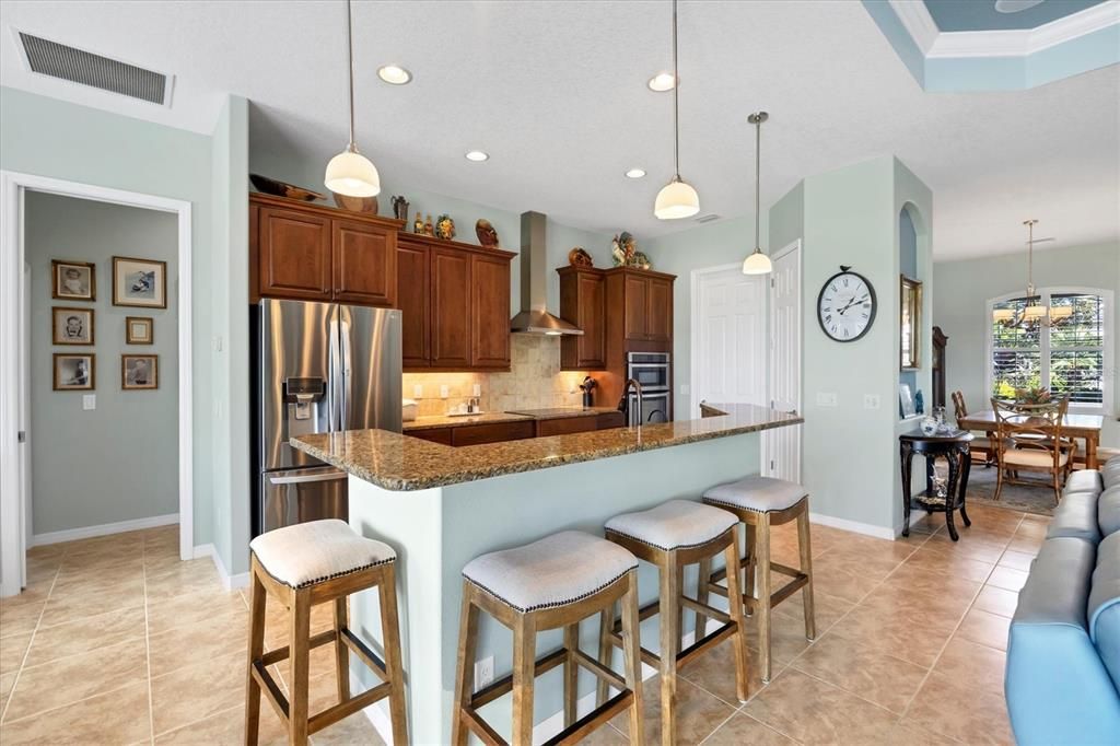 合同活跃: $745,000 (3 贝兹, 2 浴室, 2485 平方英尺)