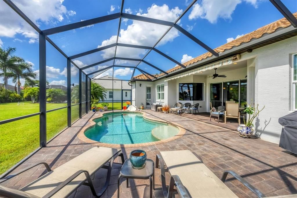 合同活跃: $745,000 (3 贝兹, 2 浴室, 2485 平方英尺)