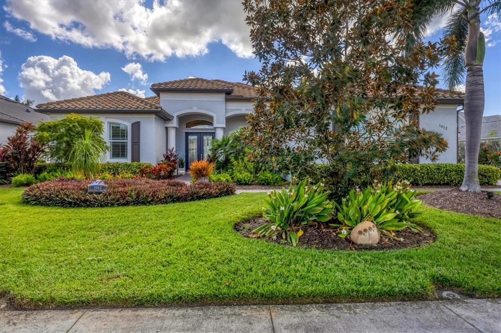 合同活跃: $745,000 (3 贝兹, 2 浴室, 2485 平方英尺)