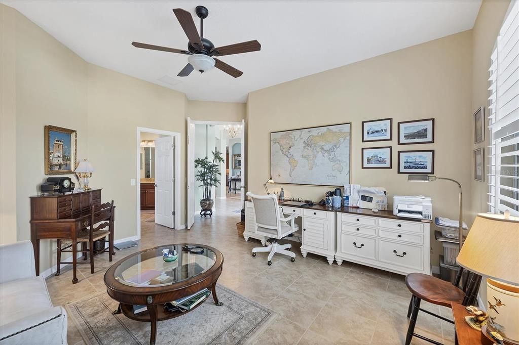 合同活跃: $745,000 (3 贝兹, 2 浴室, 2485 平方英尺)