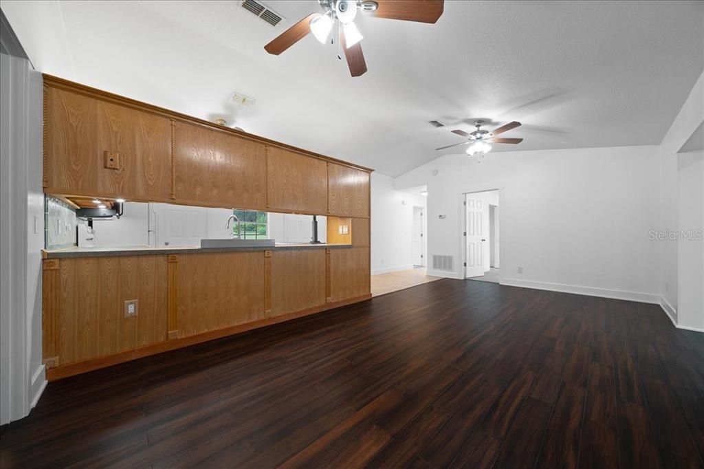 En Venta: $384,990 (3 camas, 2 baños, 1530 Pies cuadrados)