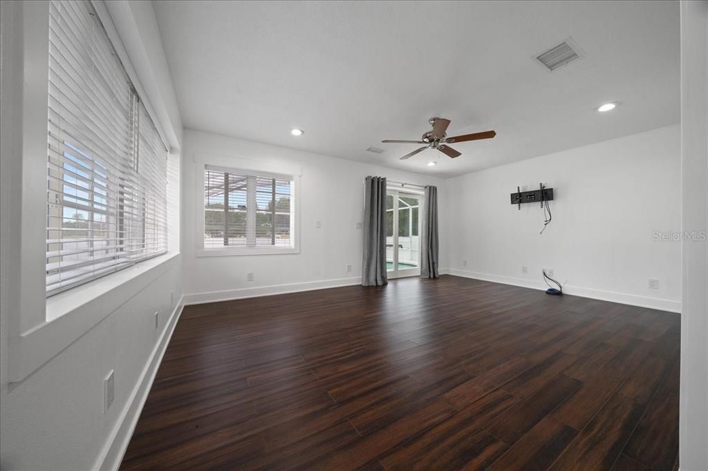 En Venta: $384,990 (3 camas, 2 baños, 1530 Pies cuadrados)