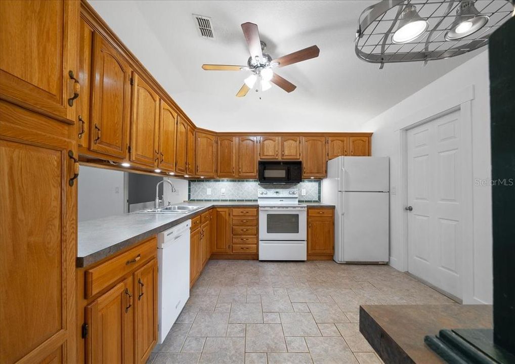 En Venta: $384,990 (3 camas, 2 baños, 1530 Pies cuadrados)