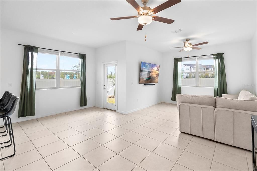 En Renta: $2,200 (3 camas, 2 baños, 2114 Pies cuadrados)