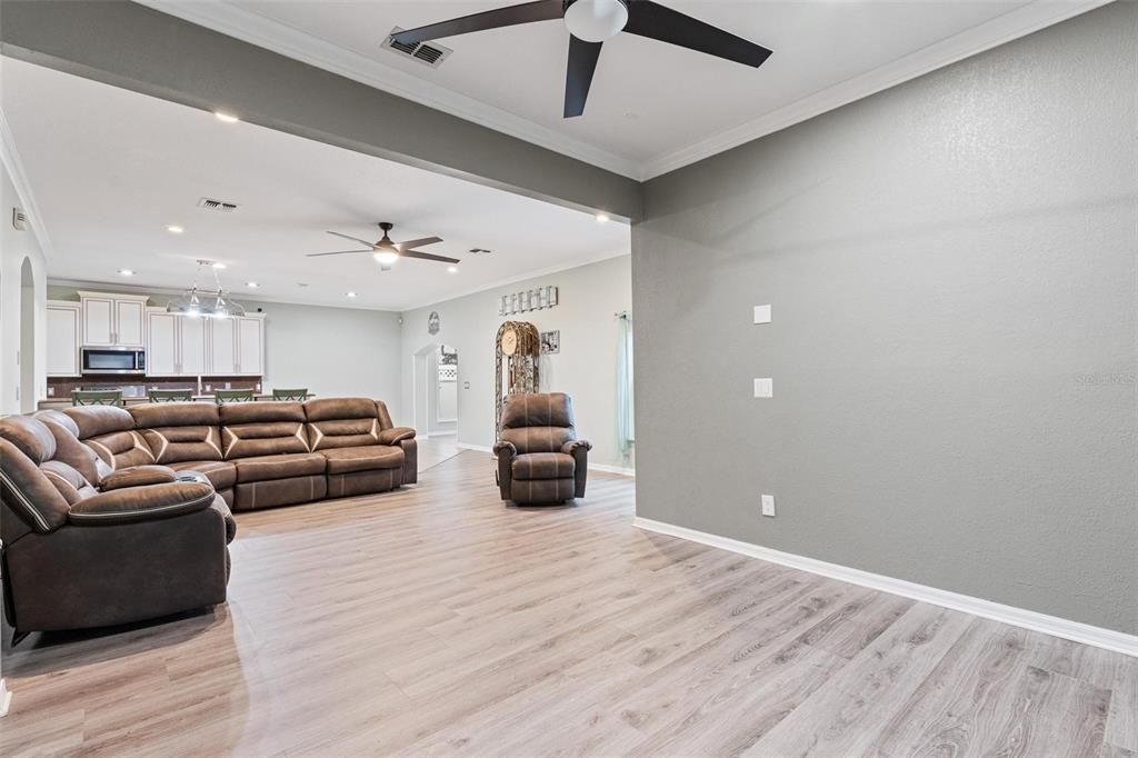 На продажу: $489,900 (4 спален, 3 ванн, 2774 Квадратных фут)