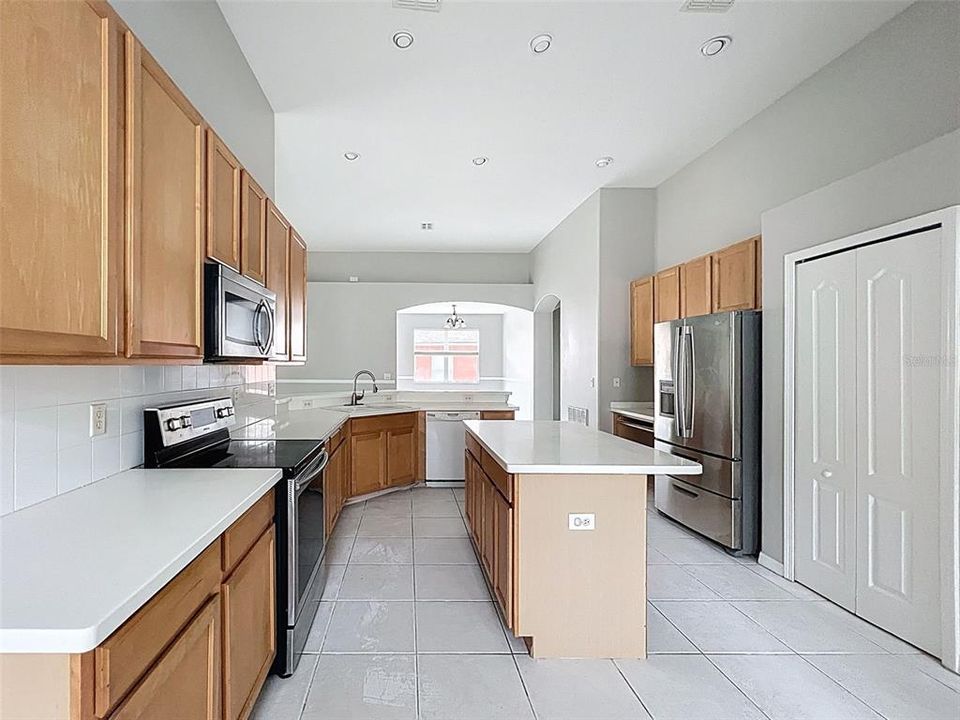 Active With Contract: $289,000 (4 beds, 3 baths, 2169 Square Feet)