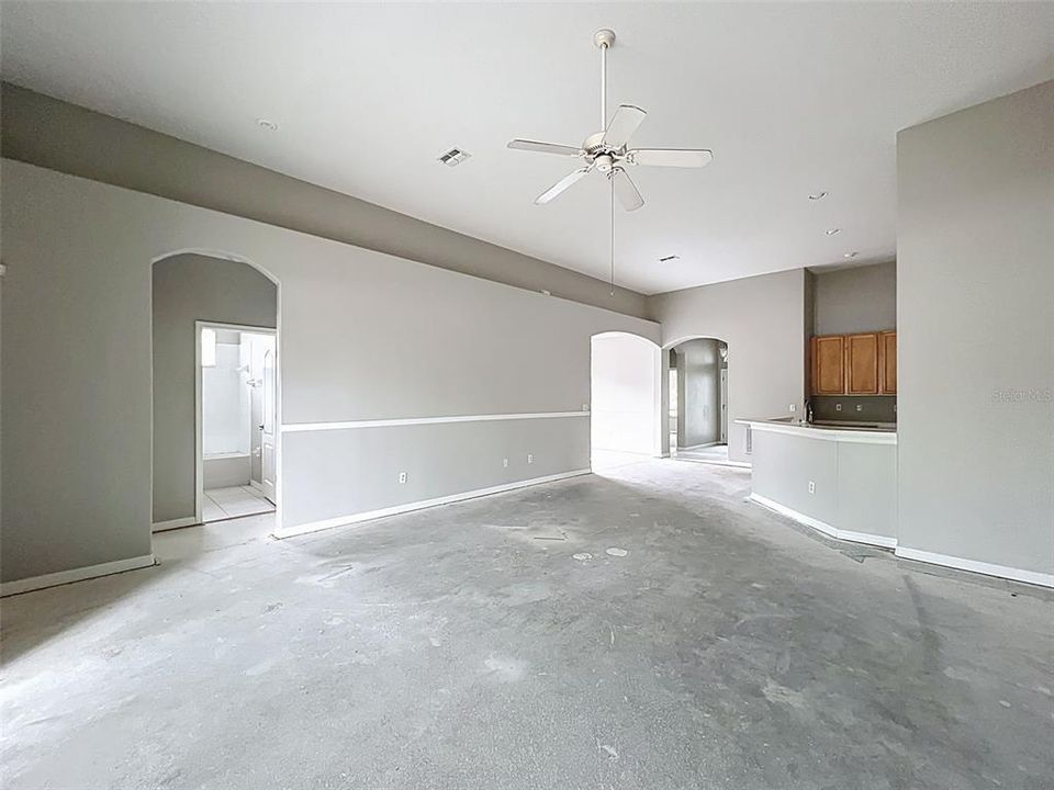 Active With Contract: $289,000 (4 beds, 3 baths, 2169 Square Feet)