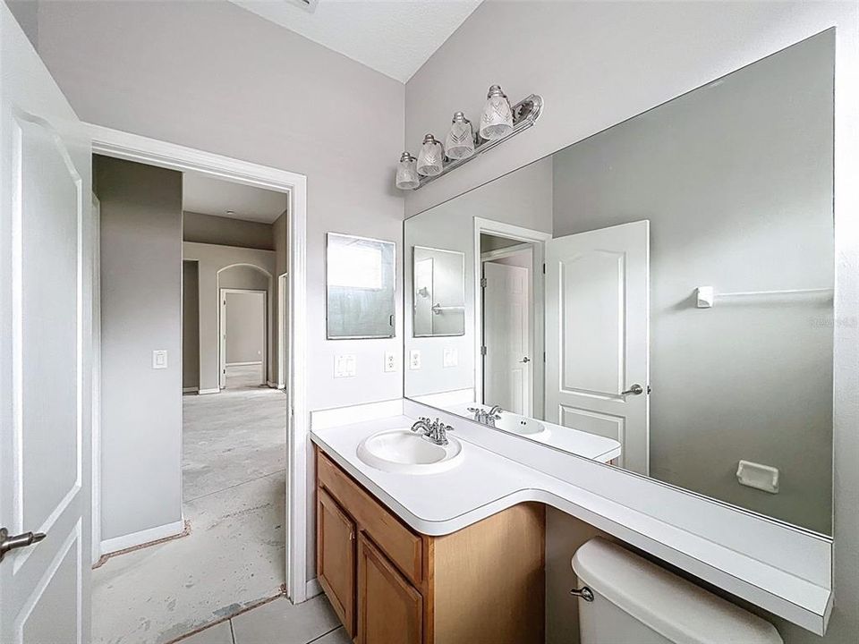 Active With Contract: $289,000 (4 beds, 3 baths, 2169 Square Feet)