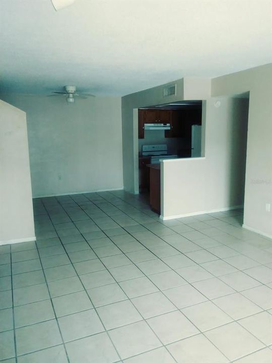 For Rent: $1,300 (2 beds, 1 baths, 826 Square Feet)