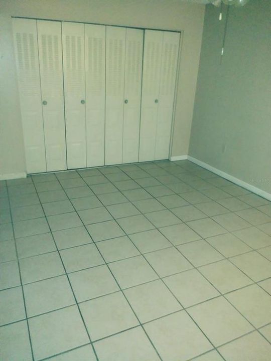 For Rent: $1,300 (2 beds, 1 baths, 826 Square Feet)