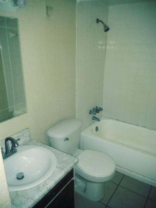 For Rent: $1,300 (2 beds, 1 baths, 826 Square Feet)