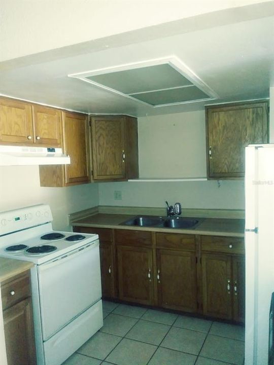 For Rent: $1,300 (2 beds, 1 baths, 826 Square Feet)