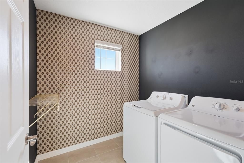 For Sale: $535,000 (3 beds, 2 baths, 1912 Square Feet)