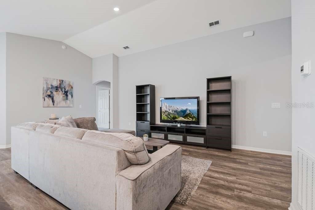 For Sale: $290,000 (4 beds, 2 baths, 1730 Square Feet)