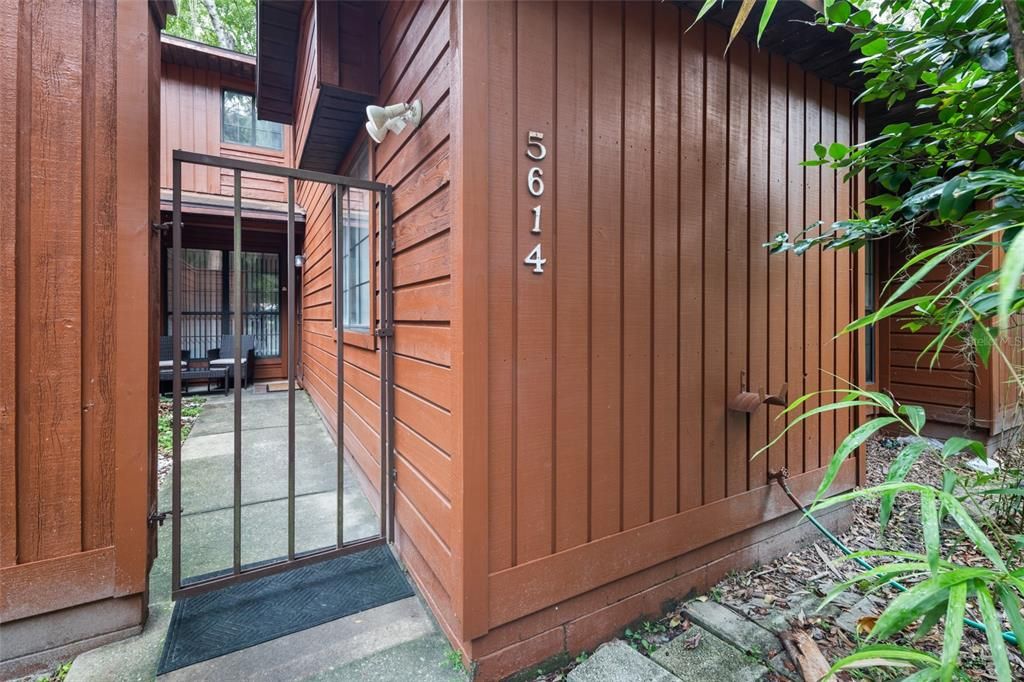 Active With Contract: $195,000 (3 beds, 3 baths, 1370 Square Feet)