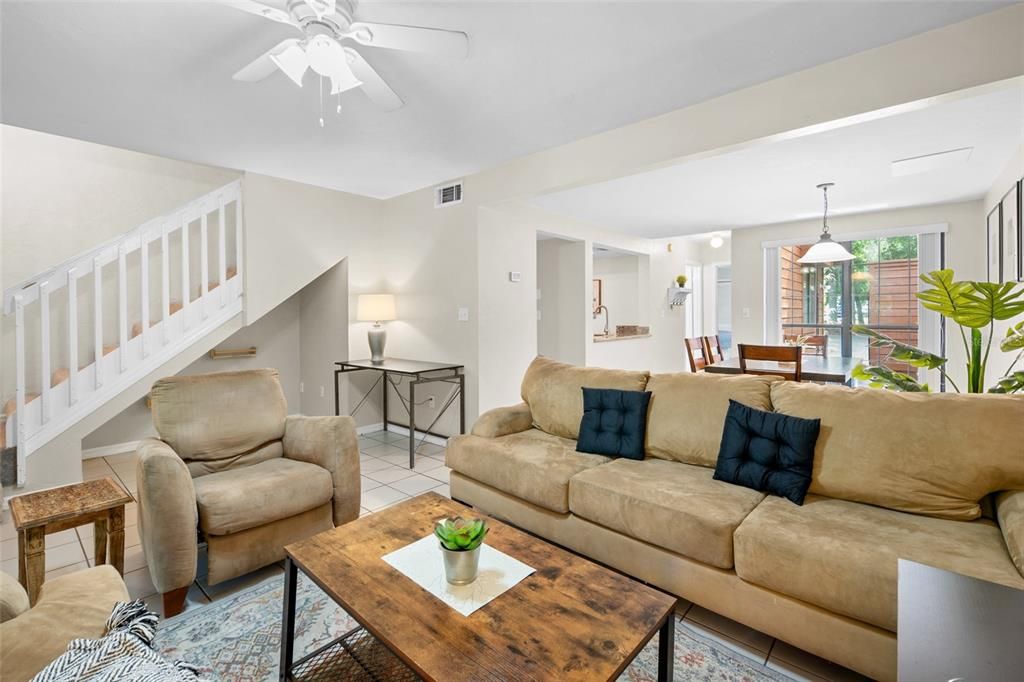 Active With Contract: $195,000 (3 beds, 3 baths, 1370 Square Feet)