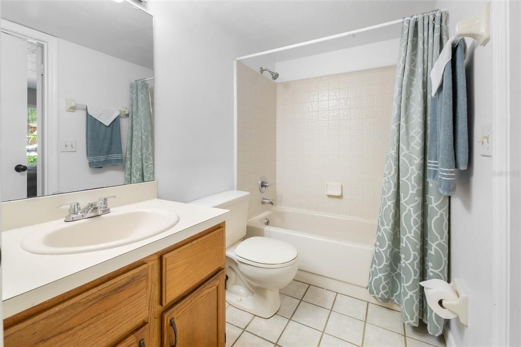 Active With Contract: $195,000 (3 beds, 3 baths, 1370 Square Feet)