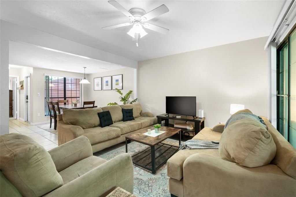 Active With Contract: $195,000 (3 beds, 3 baths, 1370 Square Feet)