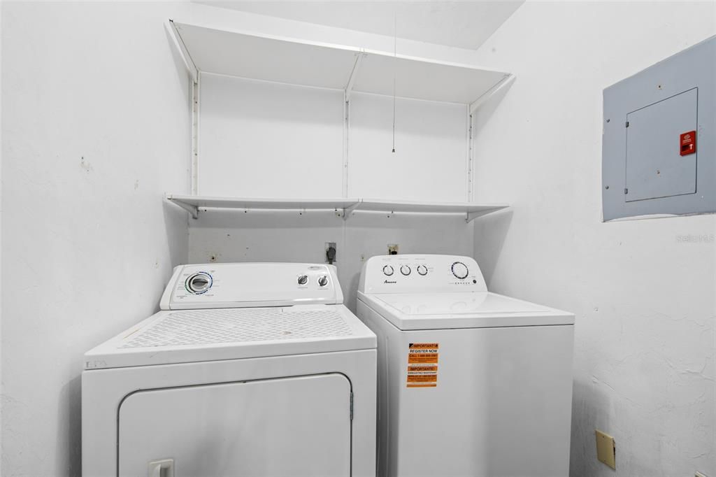 Active With Contract: $195,000 (3 beds, 3 baths, 1370 Square Feet)