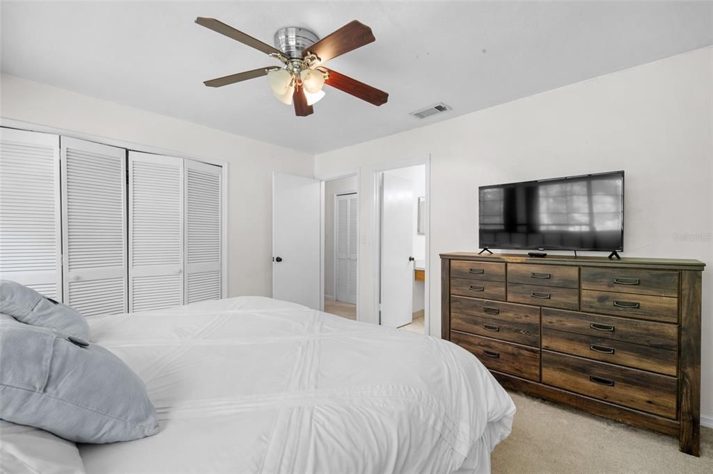 Active With Contract: $195,000 (3 beds, 3 baths, 1370 Square Feet)