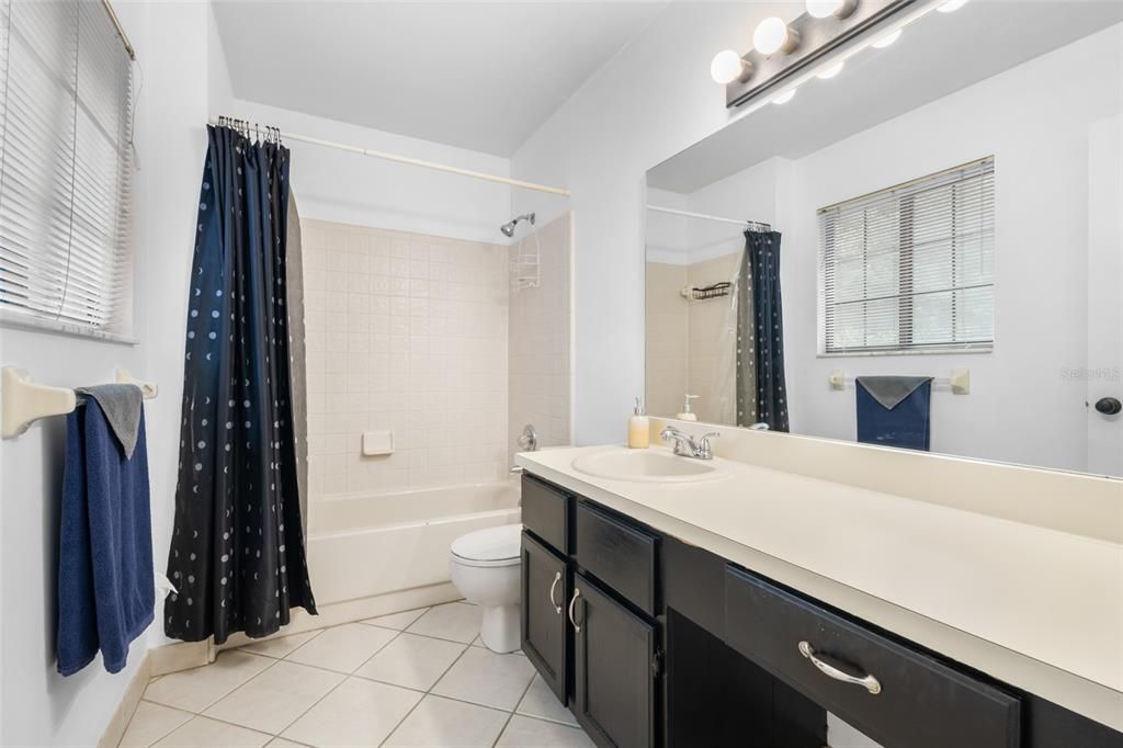 Active With Contract: $195,000 (3 beds, 3 baths, 1370 Square Feet)