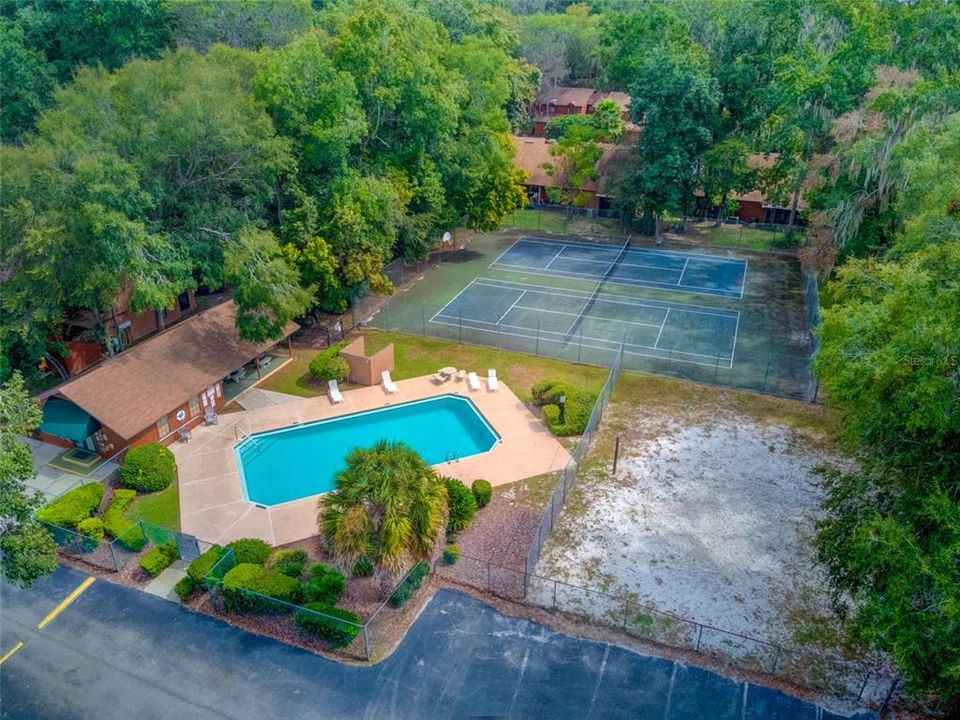 Active With Contract: $195,000 (3 beds, 3 baths, 1370 Square Feet)