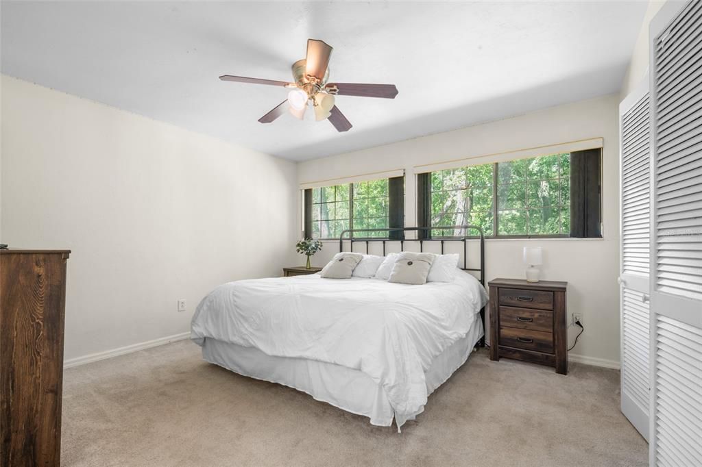Active With Contract: $195,000 (3 beds, 3 baths, 1370 Square Feet)