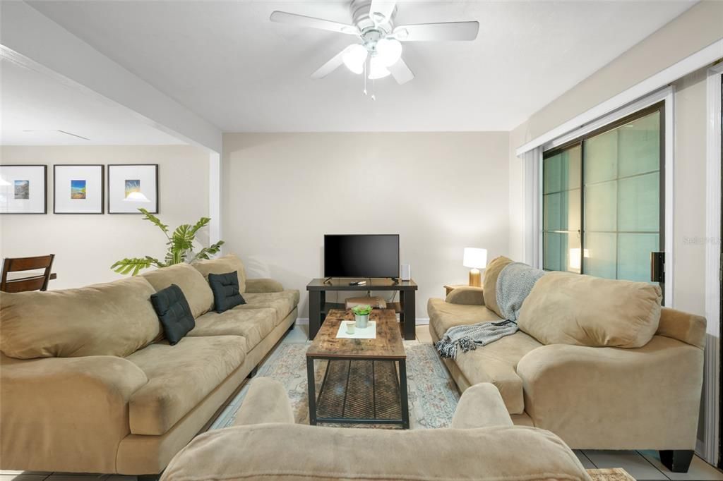 Active With Contract: $195,000 (3 beds, 3 baths, 1370 Square Feet)