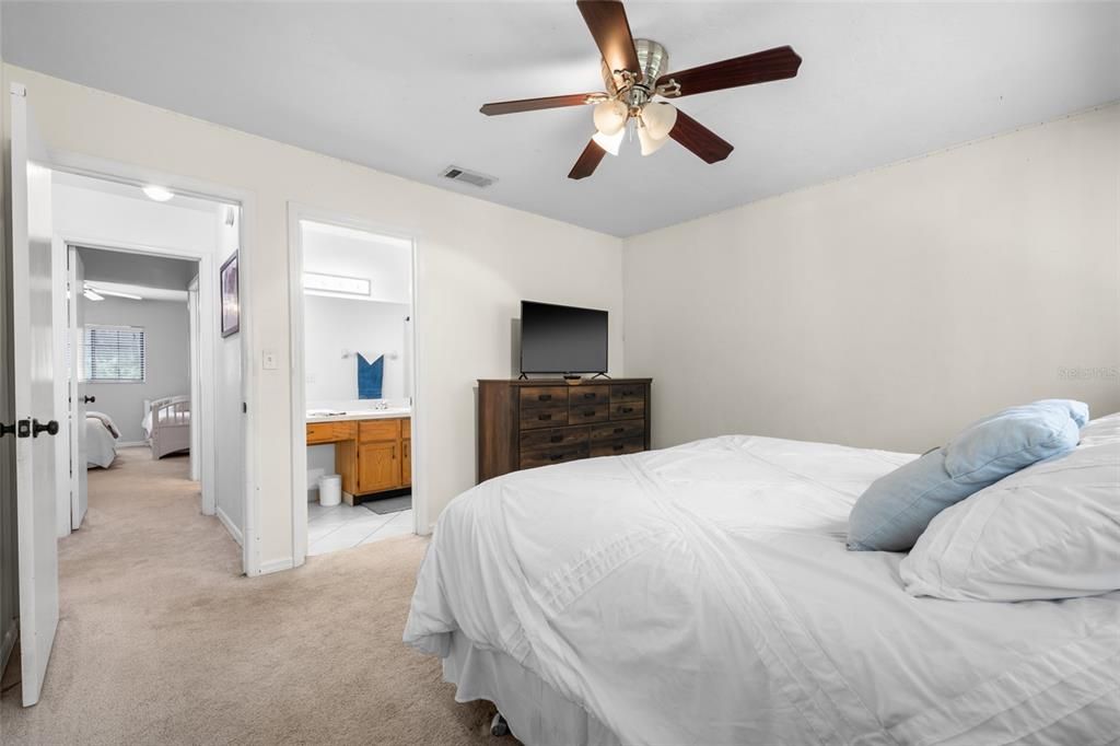 Active With Contract: $195,000 (3 beds, 3 baths, 1370 Square Feet)