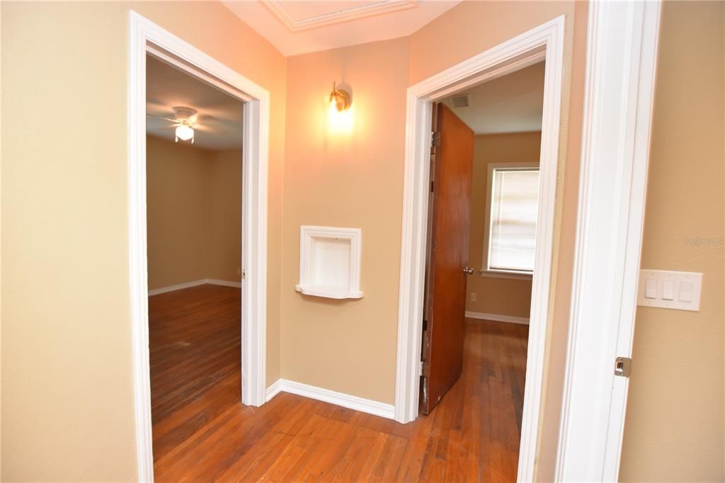 Под контрактом: $1,299 (2 спален, 1 ванн, 900 Квадратных фут)