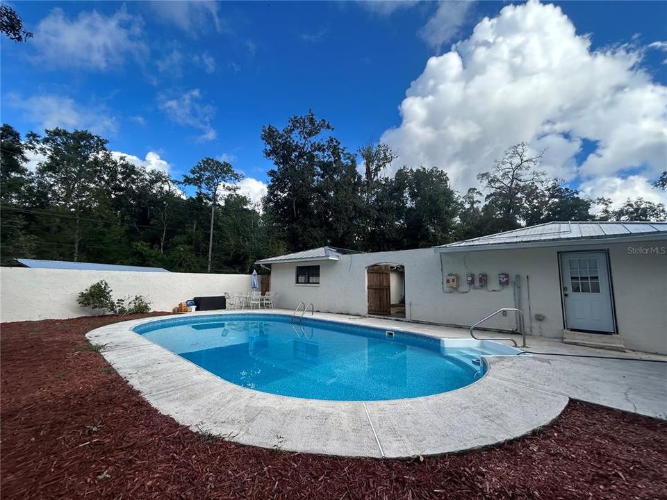 出租: $3,200 (4 贝兹, 2 浴室, 2025 平方英尺)