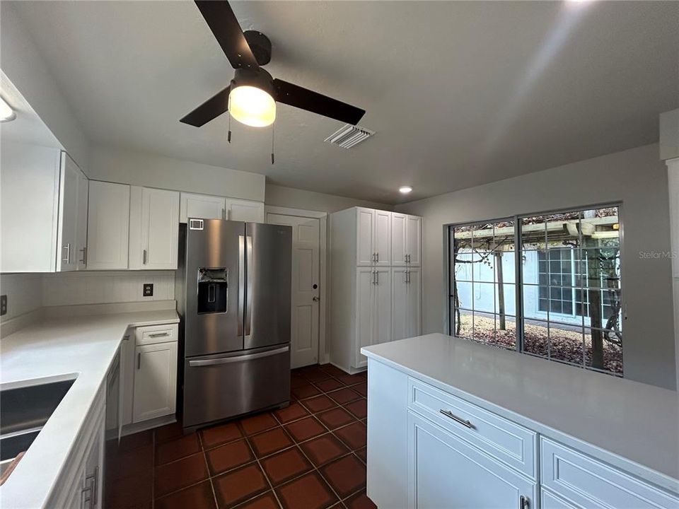 出租: $3,200 (4 贝兹, 2 浴室, 2025 平方英尺)