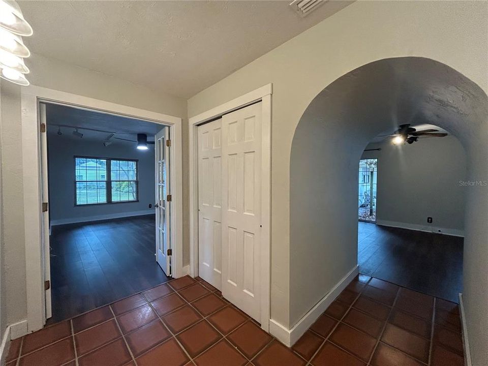 出租: $3,200 (4 贝兹, 2 浴室, 2025 平方英尺)