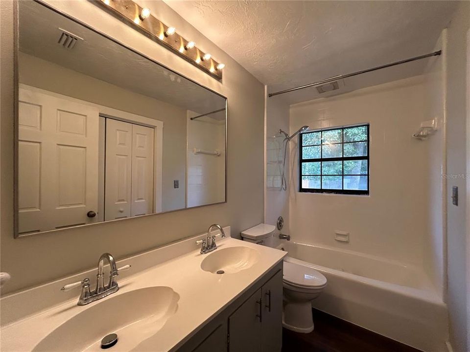 出租: $3,200 (4 贝兹, 2 浴室, 2025 平方英尺)