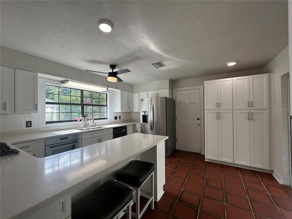 出租: $3,200 (4 贝兹, 2 浴室, 2025 平方英尺)