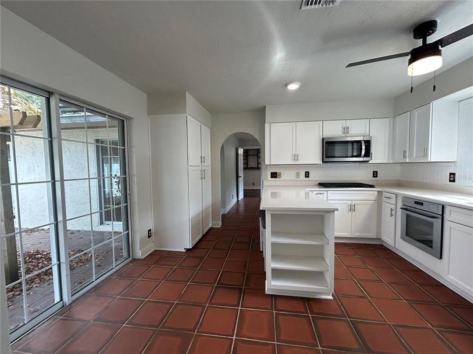 出租: $3,200 (4 贝兹, 2 浴室, 2025 平方英尺)