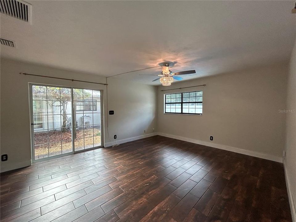 出租: $3,200 (4 贝兹, 2 浴室, 2025 平方英尺)