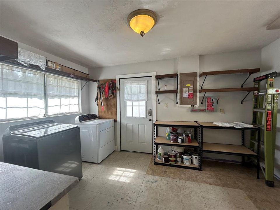 出租: $3,200 (4 贝兹, 2 浴室, 2025 平方英尺)