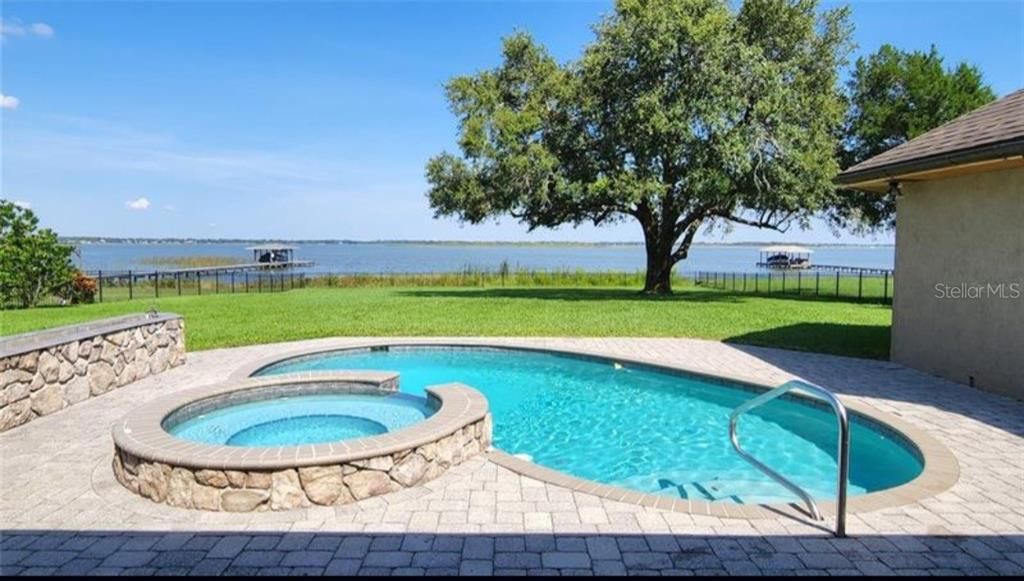 Active With Contract: $565,000 (2 beds, 3 baths, 2387 Square Feet)