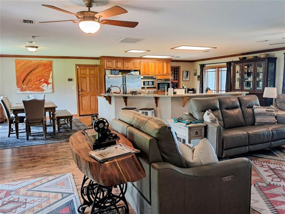 Active With Contract: $565,000 (2 beds, 3 baths, 2387 Square Feet)