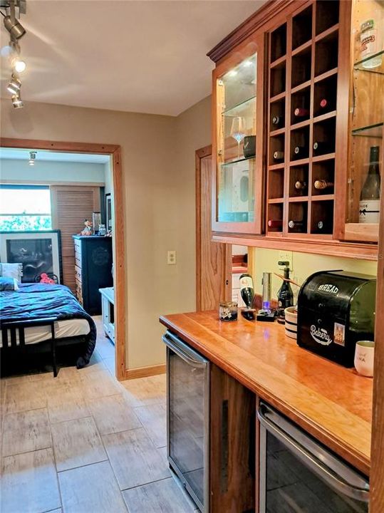 Active With Contract: $565,000 (2 beds, 3 baths, 2387 Square Feet)